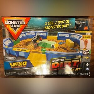 Monster Jam Monster Dirt Arena Set w/ Exclusive Max-D Monster Truck - Brand New